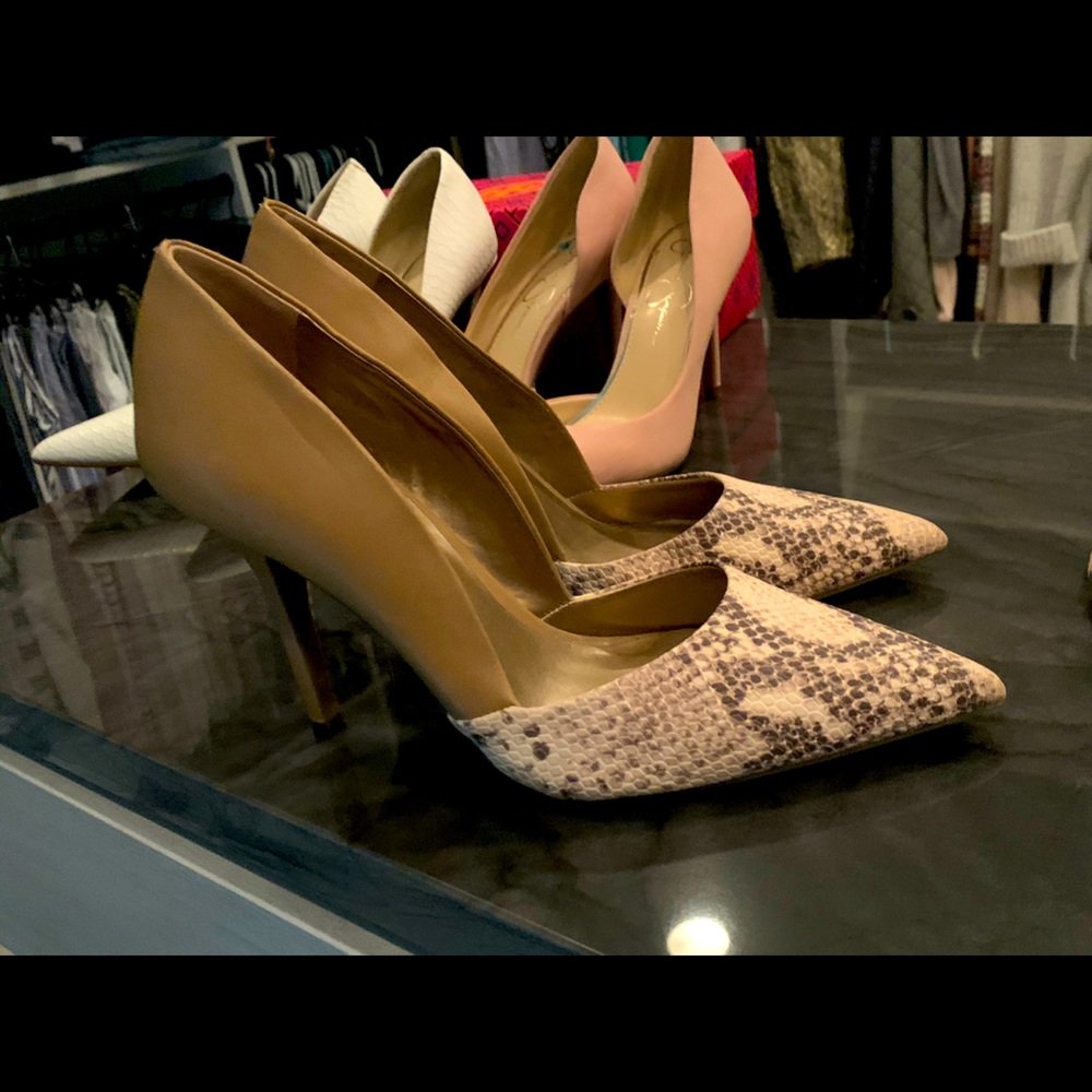 Size 8 bcbg pumps worn two times like brand new